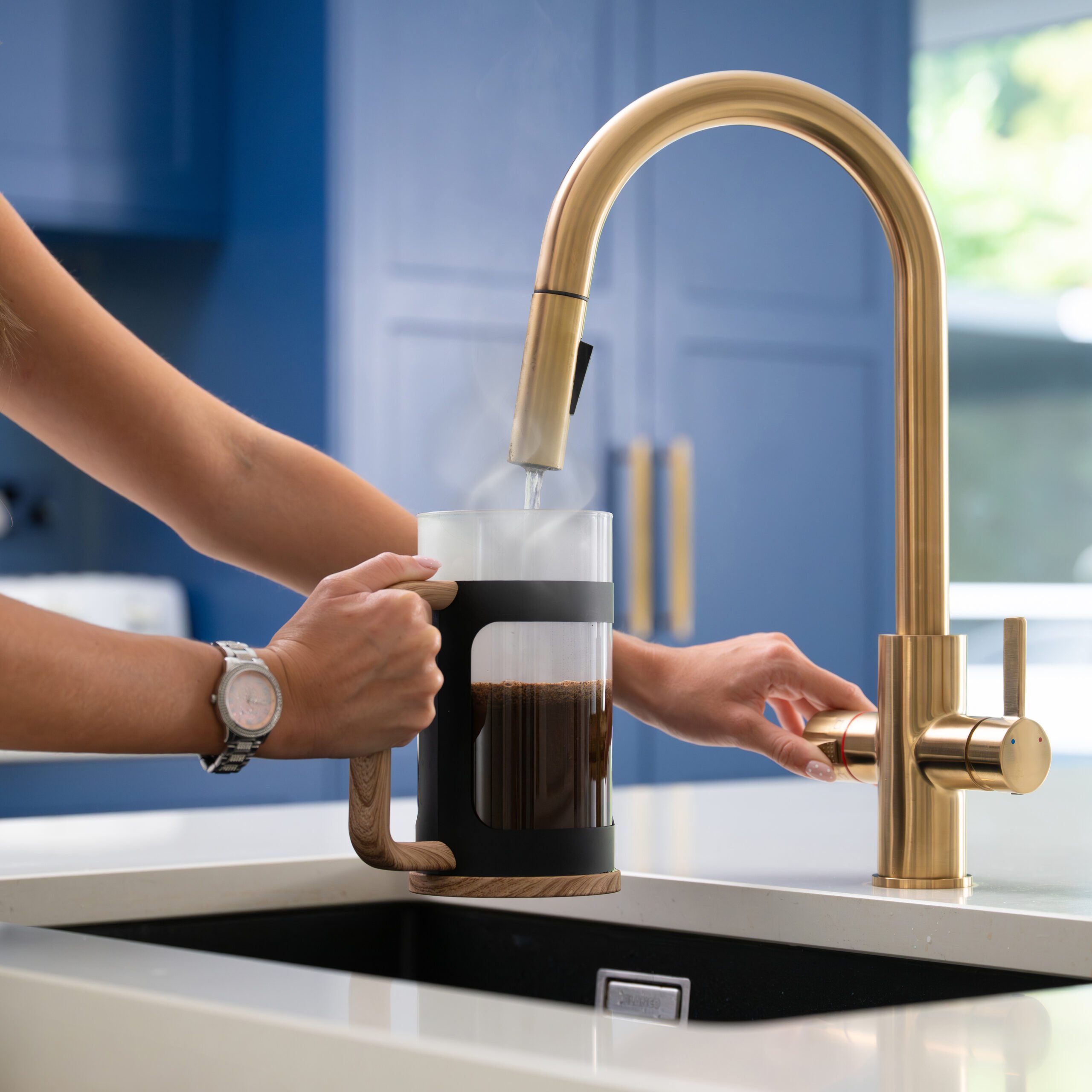 Aquatap Ultra Pull Out Spray 4 In 1 Instant Boiling Water Tap Gold